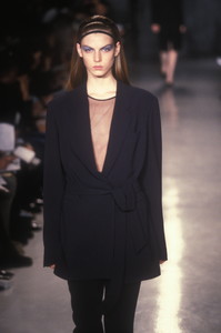 donna-karan-fw-1997-7.thumb.jpg.85404d1de5da46a78fa8011a78628201.jpg