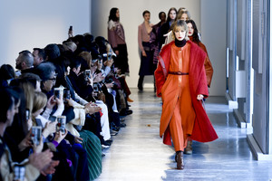 edie_agnona_aw18_wwd_2.thumb.jpg.8f294170cb65ade337de9a9d67ce1a6d.jpg