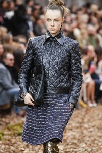 edie_chanel_aw18_vogue_2.thumb.jpg.38b03b07bb193e71cddc08cf0dd9a929.jpg