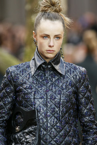 edie_chanel_aw18_wwd_2.thumb.jpg.5bb96101b26a54ee4ab36df7549890b1.jpg