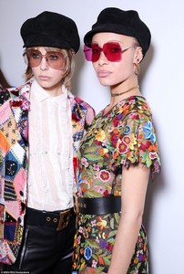 edie_dior_aw18_dailymail.thumb.jpg.76b6423b7b5d1e23ee94759dfd431813.jpg