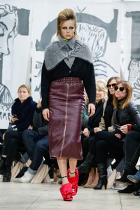 edie_miumiu_aw18_nytimes.thumb.jpg.1cbbc23f49ea49d52250e6d7a1e96225.jpg