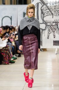 edie_miumiu_aw18_theimpression_1.thumb.jpg.1c3217c46d7678edcad66e00ebf32cb7.jpg