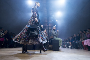 elie-saab-atm-rf18-8844.thumb.jpg.037afaacae4565b676d2b2eea212ca98.jpg