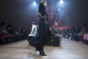 elie-saab-atm-rf18-8955.thumb.jpg.35738e3f9ea5629c89c08f60fdfd1c59.jpg