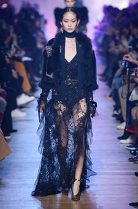 elie-saab-rf18-1354.thumb.jpg.8ac4fb73aed5812d0b503e185eb701ea.jpg