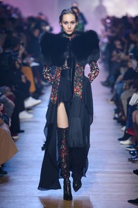 elie-saab-rf18-1369.thumb.jpg.c62ff576a07f5cfd5406770b82f63bde.jpg