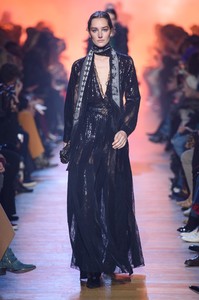 elie-saab-rf18-1769.thumb.jpg.db3a5c37ebdad87e650ef0715036642e.jpg