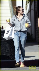 elizabeth-olsen-coffee-march-2018-la-01.jpg