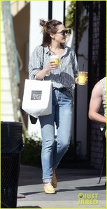 elizabeth-olsen-coffee-march-2018-la-04.jpg