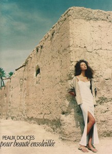 elle_fr_17_may_1993_12.thumb.jpg.b7cab33b530f8453e10675eb01f928d5.jpg