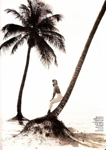 elle_uk_august_1992_3.thumb.jpg.fa506e81a52018800de317ed928e691f.jpg