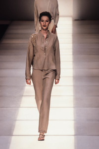 emporio-armani-ss-1997-1.thumb.jpg.bc47aabd237781e84fdad89221a7e5c3.jpg