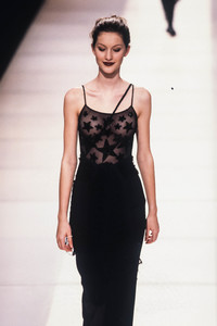 emporio-armani-ss-1997-2.thumb.jpg.c7e2bb290808bcf5f18b9c1b9e648668.jpg