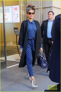 eva-mendes-pretty-in-polka-dots-02.jpg