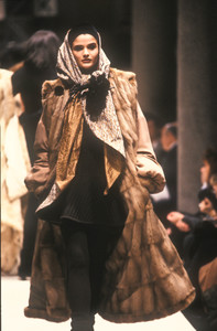 fendi-fw-1990-1.thumb.jpg.bc58f88a6a866774584d60577ce45536.jpg