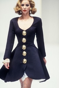 gianfranco-ferre-fw-1992-1.thumb.jpg.d2f8d8a96a3d2ef54a075cba3743cc8d.jpg