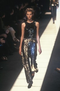 giorgio-armani-fw-1997-6.thumb.jpg.43704b59c3ddbb3b965a9baf91dd21cd.jpg