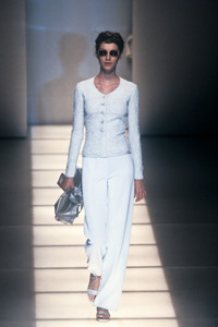 giorgio-armani-ss-1997-1.thumb.jpg.53303c34d41549831783ffc3758b269d.jpg