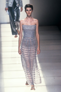 giorgio-armani-ss-1997-2.thumb.jpg.fa62c716461bc795f2292efba88f9945.jpg