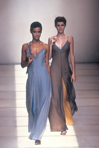 giorgio-armani-ss-1997-3.thumb.jpg.6820f046caf84240d72c2bc850601f94.jpg