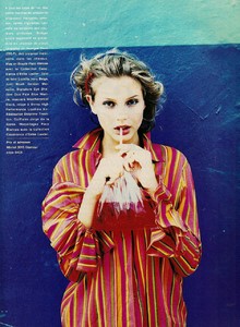 glamour_fr_may_1994_14.thumb.jpg.e185292ba12cf0fea68bc49d5c5a820a.jpg