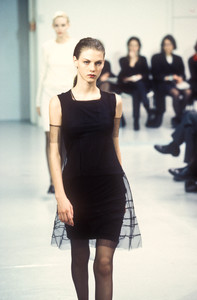 helmut-lang-fw-1997-3.thumb.jpg.07f0083f6bb1c79b3018409cbb71e4ab.jpg