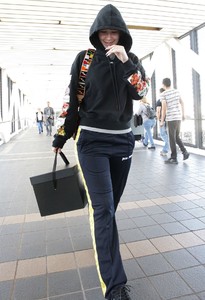 iggy-azalea-at-lax-international-airport-in-la-03-19-2018-5.jpg