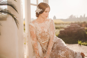 jannie-baltzer-bridal-fashion10.thumb.jpg.cef5217b36ae88f6fd1f33247c471d12.jpg