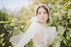 jannie-baltzer-bridal-fashion3.thumb.jpg.00e6b59af6c37c548432ceed5cab1388.jpg