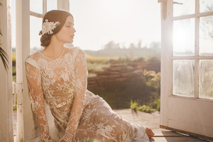 jannie-baltzer-bridal-fashion9.thumb.jpg.4b427975eaa97f34fc77370ca712a69f.jpg