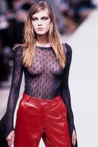 john-rocha-fw-1997-6.thumb.jpg.b254185021fdaa2cd4d09eb2789c8696.jpg