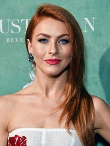 julianne-hough-2018-women-in-film-pre-oscar-cocktail-party-in-la-9.thumb.jpg.a872fc25804dbac79d2e4a015f2d8d92.jpg