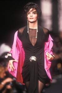 karl-lagerfeld-fw-1990-7.thumb.jpg.90ffc9e89d9698ddc5cbc97a90190d4d.jpg