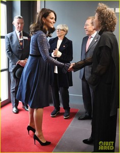kate-middleton-goes-solo-to-open-new-place2be-headquarters-01.jpg