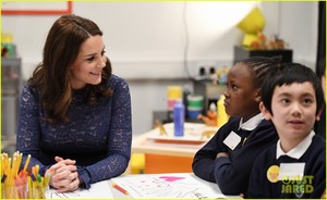 kate-middleton-goes-solo-to-open-new-place2be-headquarters-10.jpg