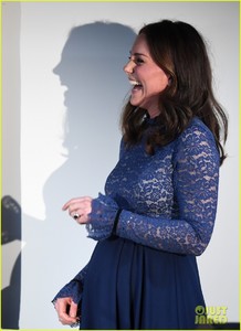 kate-middleton-goes-solo-to-open-new-place2be-headquarters-17.jpg