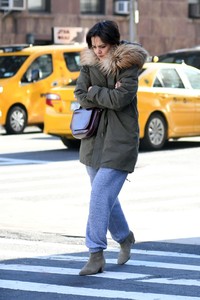 katie-holmes-street-style-new-york-city-03-05-2018-4.jpg