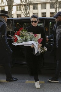 kendall-jenner-arriving-at-her-hotel-in-paris-03-20-2018-0.jpg