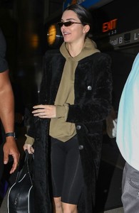 kendall-jenner-in-travel-outfit-lax-in-la-03-17-2018-1.jpg