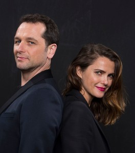 keri-russell-and-matthew-rhys-photoshoot-2018-1.jpg