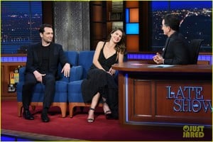 keri-russell-matthew-rhys-blush-while-discussing-their-the-americans-sexy-scenes-03.thumb.jpg.c05c2d5873ce02c69c6652d40bd1856f.jpg