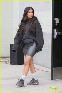 kim-kardashian-family-watts-center-01.jpg