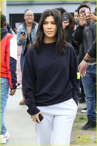 kim-kardashian-family-watts-center-02.jpg