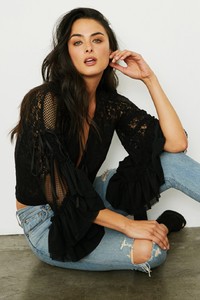 kim-on-hoe-lace-top-noir_1600x.jpg