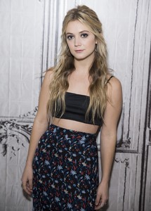 kinopoisk.ru-Billie-Lourd-2911010.thumb.jpg.efd9ca65db4e96744583682ae1d54b7e.jpg