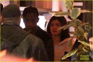 kylie-jenner-travis-scott-date-night-dinner-08.jpg