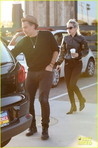lady-gaga-christian-carino-shopping-malibu-march-2018-03.jpg