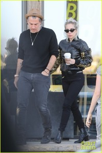 lady-gaga-christian-carino-shopping-malibu-march-2018-04.jpg