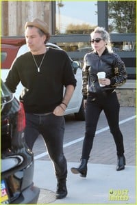 lady-gaga-christian-carino-shopping-malibu-march-2018-05.jpg